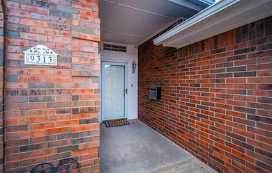 9313 Maypark Dr, Oklahoma City, OK 73159 - photo 5