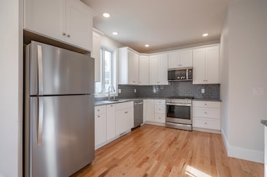 48 Wilderness Dr unit The Star, Nashua, NH 03062 - photo 2