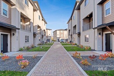 1719 Rock W Burlison Ln, Boise, ID 83705 - photo 3