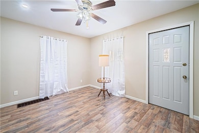 2819 S 22nd St, Saint Joseph, MO 64503 - photo 2