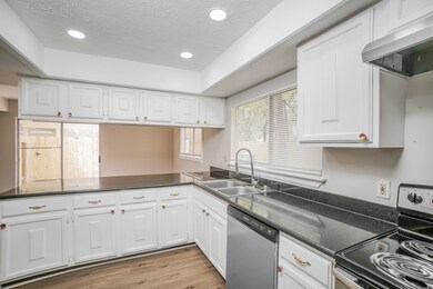 32 S Morningwood Ct, Spring, TX 77380 - photo 6