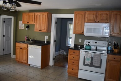 10 High St unit 10, Whitinsville, MA 01588 - photo 4