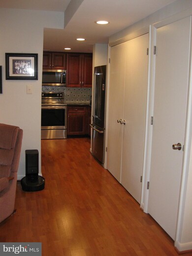 Elmont Condominium unit 409, Baltimore, MD 21215 - photo 5