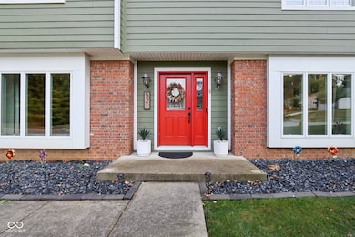 521 Thornberry Dr, Carmel, IN 46032 - photo 2