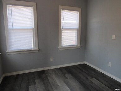 4624 Cheyenne Ave unit B, Davenport, IA 52806 - photo 2