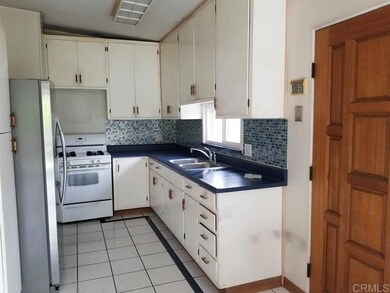 949 Monserate Ave, Chula Vista, CA 91911 - photo 4