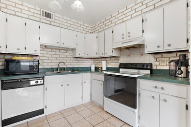 17701 Park Blvd unit 104, Lansing, IL 60438 - photo 5