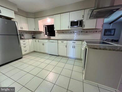 413 Hampshire Dr, Broomall, PA 19008 - photo 6