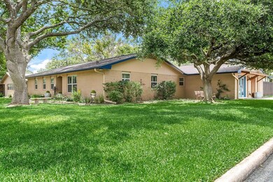 708 Kristofer St, Fredericksburg, TX 78624 - photo 2