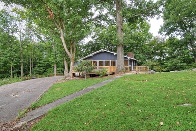 2101 Edgehill Cir, Johnson City, TN 37601 - photo 2