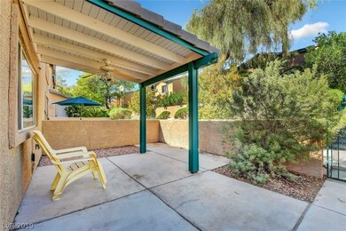 Covered patio with ceiling fan