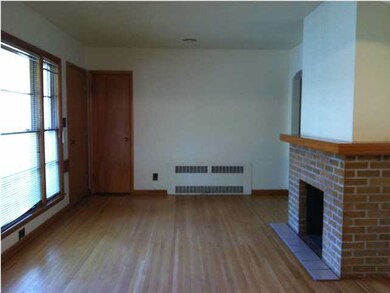 4322 Murdock living room