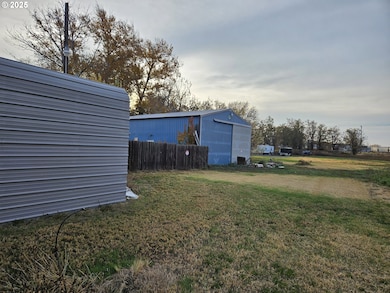 205 SW Page Ave, Stanfield, OR 97875 - photo 3