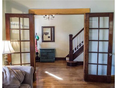 Entry/Foyer.