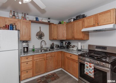 1832 W 6th St, Davenport, IA 52802 - photo 2