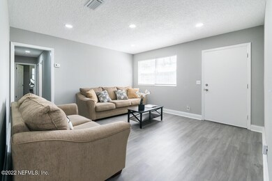 2304 Hugh Edwards Dr, Jacksonville, FL 32210 - photo 7