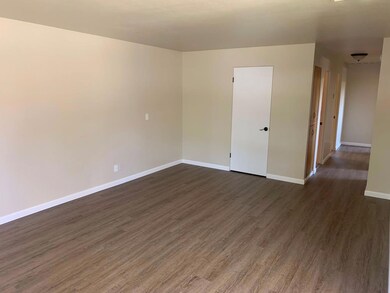 909 SW Spruce St, Grants Pass, OR 97526 - photo 6