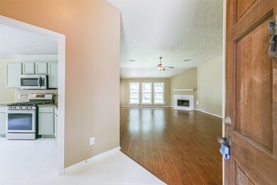 215 Garrett Dr, Magnolia, TX 77354 - photo 3