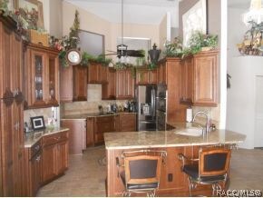 Lovely upgraded kitchen