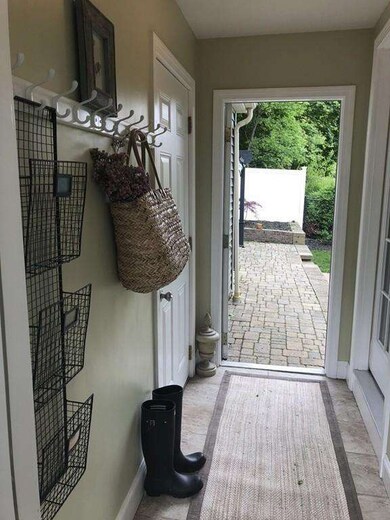 25 Everett St, North Attleboro, MA 02760 - photo 4