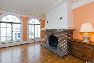 Large Living Rooms with Fireplaces, Hardwood Floor