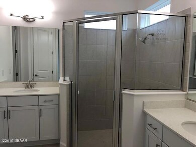 005 MOS105 Owners Bathroom