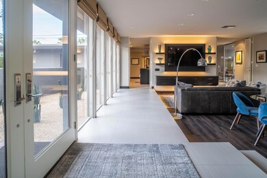 Open and Flowing Floorplan