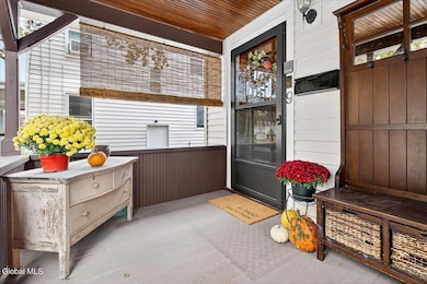 9 Cuthbert St, Schenectady, NY 12302 - photo 5