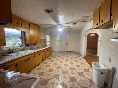 8313 Roswell St, Houston, TX 77022 - photo 4