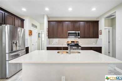 529 Lacey Oak Loop, San Marcos, TX 78666 - photo 5