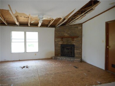 215 Long Acre Rd, Siler City, NC 27344 - photo 4