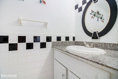 28306 Universal Dr, Warren, MI 48092 - photo 7