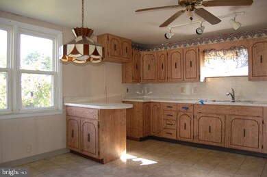 398 Westmont Dr, Darby, PA 19023 - photo 5