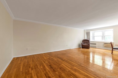 30 Pearsall Ave unit 2F, Glen Cove, NY 11542 - photo 3