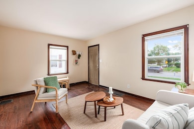 854 Weber living room windows