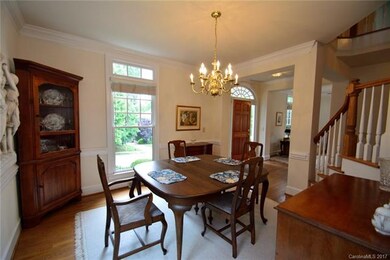 Formal DR with classic chair rail molding and plen