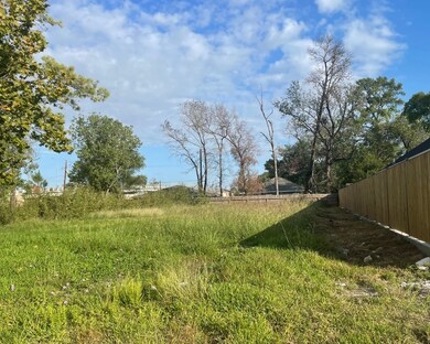 7105 Weyburn St, Houston, TX 77028 - photo 2