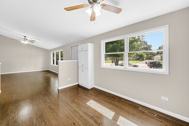 128 Ensenada Ct, Carpentersville, IL 60110 - photo 4