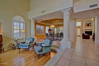 Entry/Foyer +Formal LIving/Dining