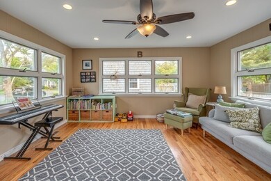 8 Laurel St, Peabody, MA 01960 - photo 4