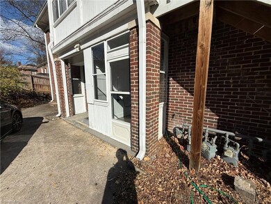 202 N Hawthorne Rd unit 1, Winston Salem, NC 27104 - photo 2