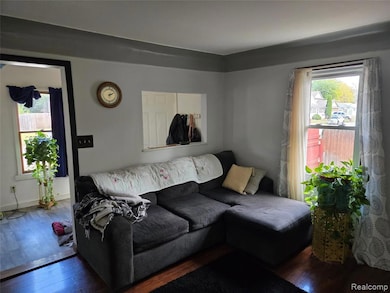 1470 E Pearl Ave, Hazel Park, MI 48030 - photo 3