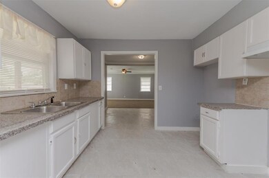 501 Chickasaw Trace, Grand Prairie, TX 75051 - photo 2