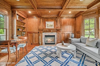 Library/Den