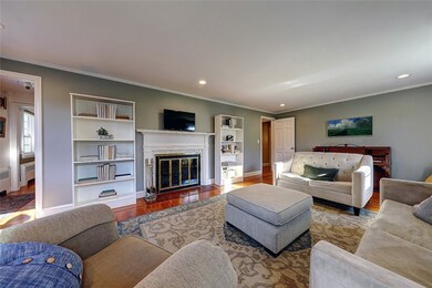  Front to back living room.