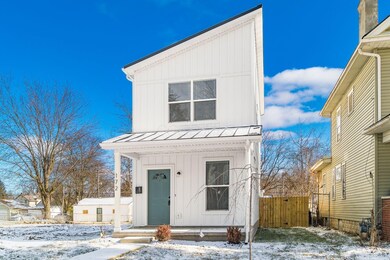 002_5_i 172 Whitethorne 067-2