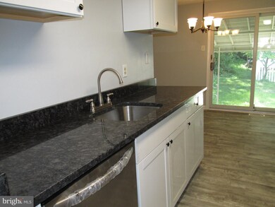 4407 Hallfield Manor Dr, Nottingham, MD 21236 - photo 4