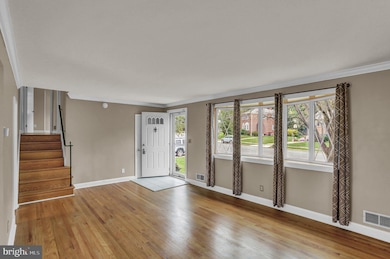 8208 Jeffers Cir, Towson, MD 21204 - photo 2