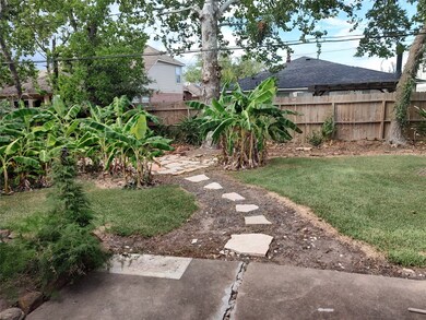 11027 Caribbean Ln, Houston, TX 77089 - photo 4