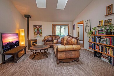 1906 SW Forest Ridge Ave, Bend, OR 97702 - photo 4